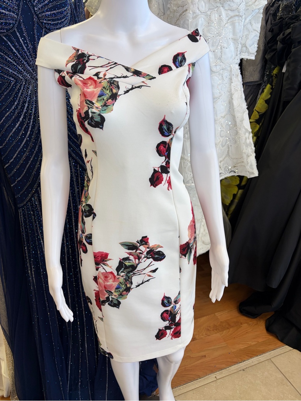 Off-Shoulder White Floral Sheath midi Dress size Medium